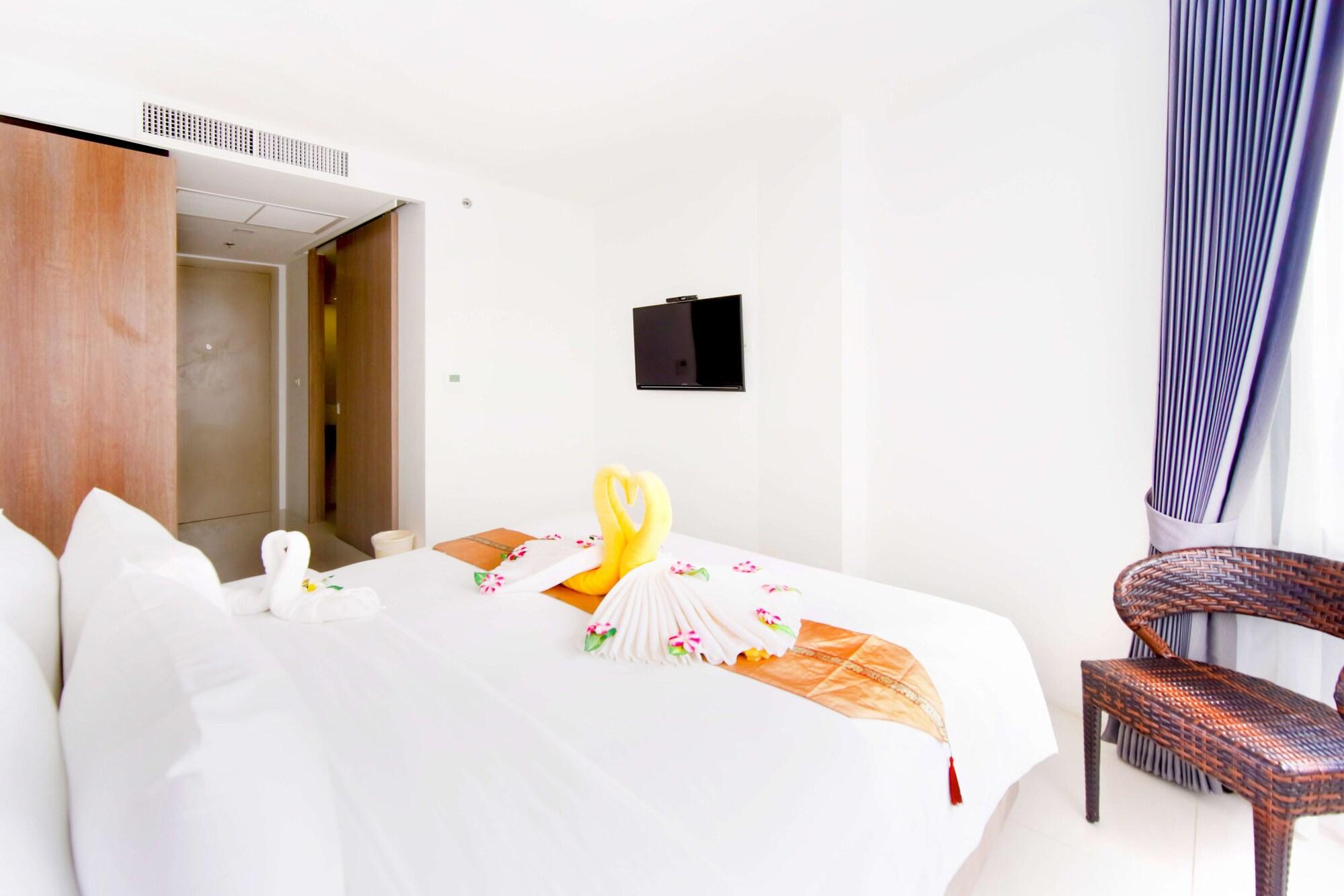 Phoenix Hotel Karon Beach Buitenkant foto