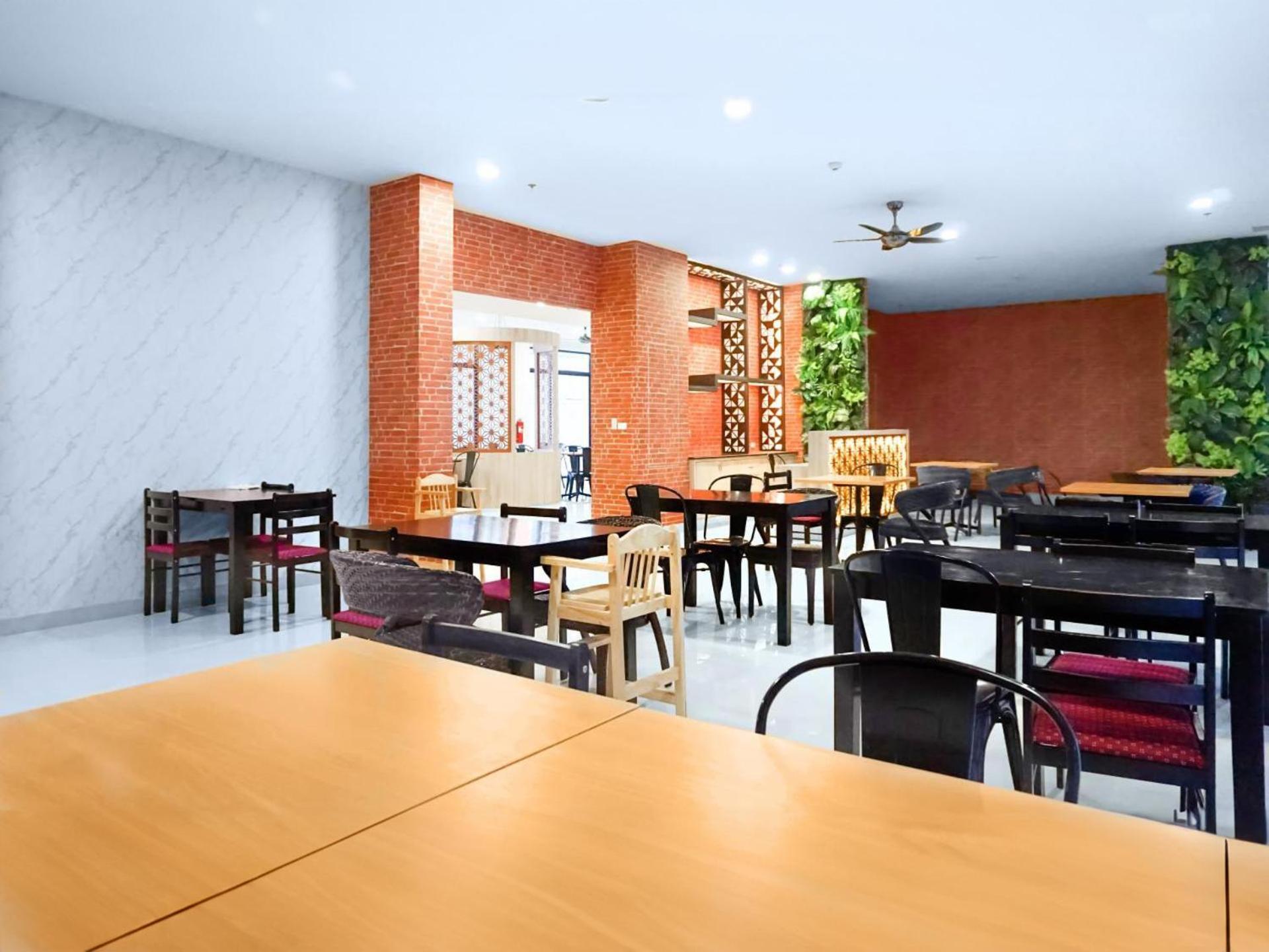 Phoenix Hotel Karon Beach Buitenkant foto