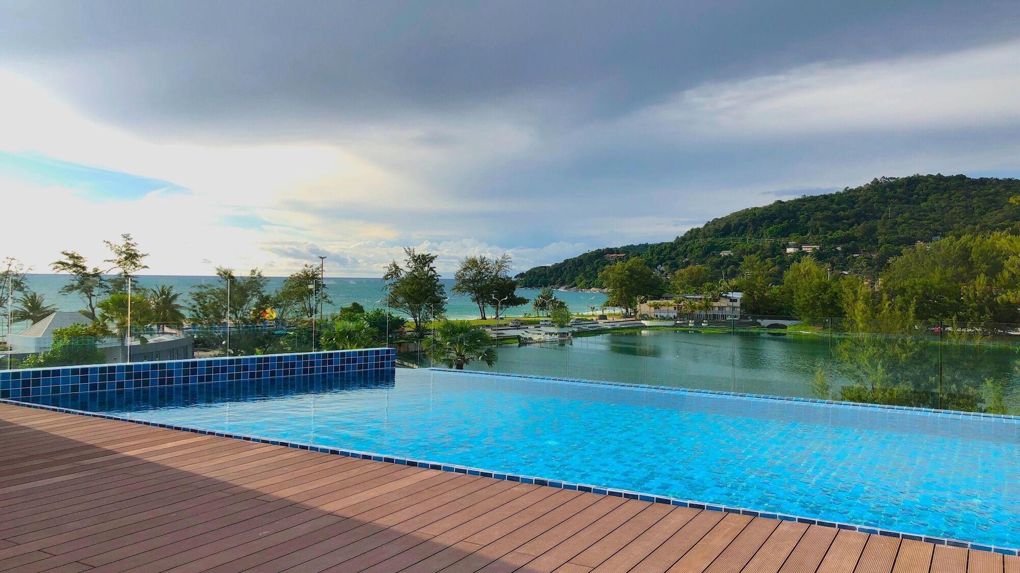 Phoenix Hotel Karon Beach Buitenkant foto